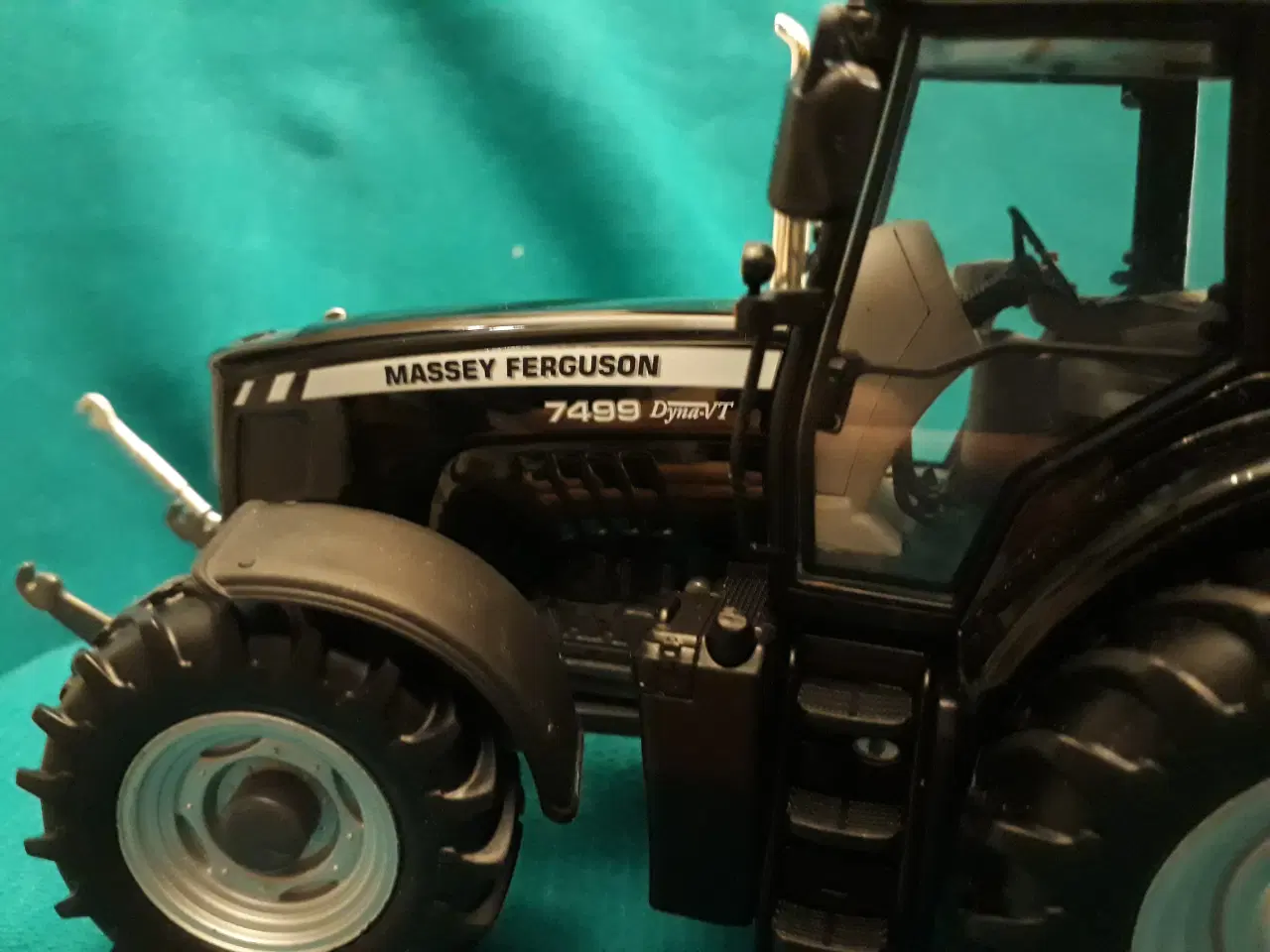 Billede 7 - Sort Massey Ferguson 7499 Traktor
