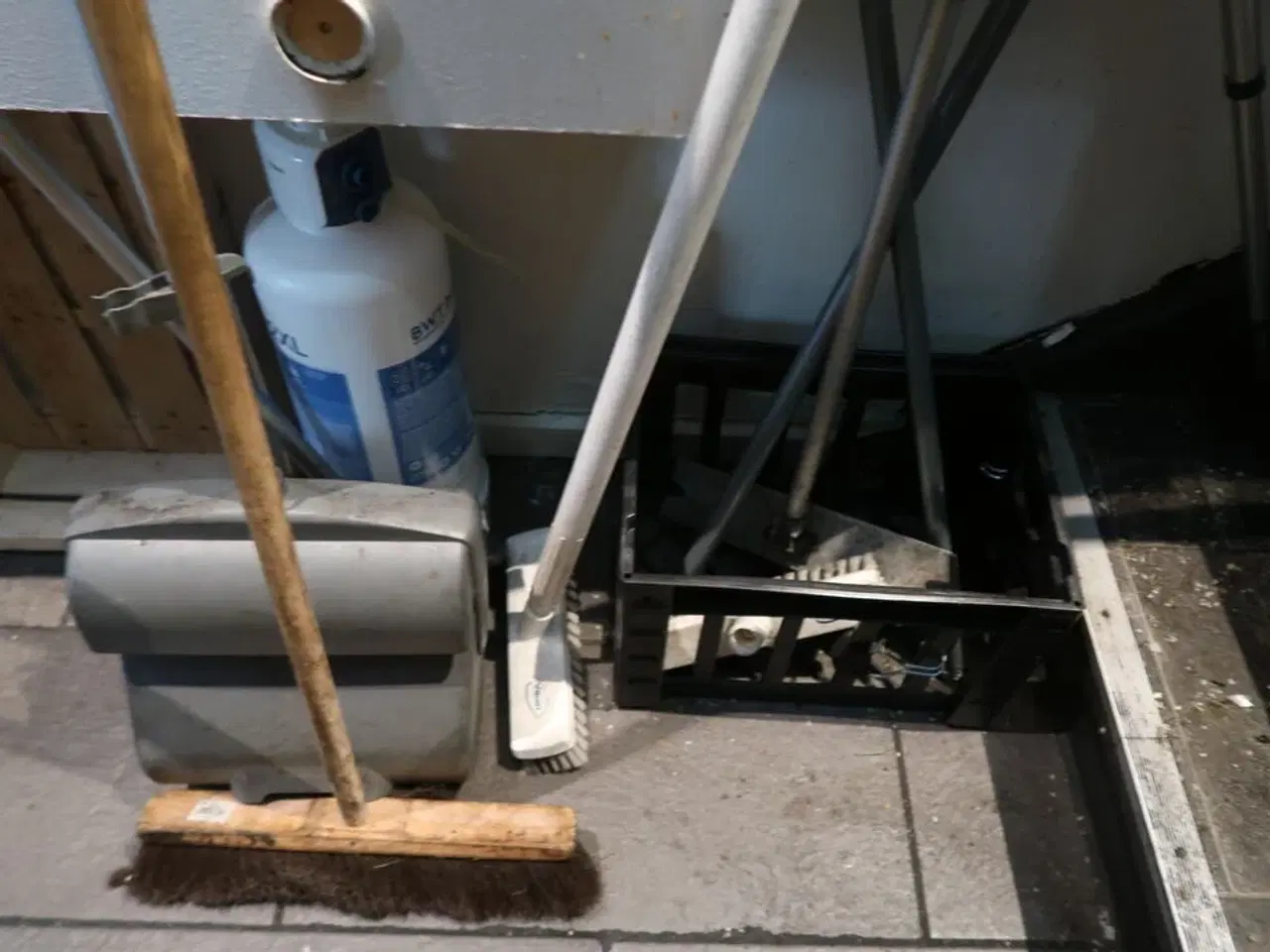 Billede 2 - Diverse rengøringsartikler