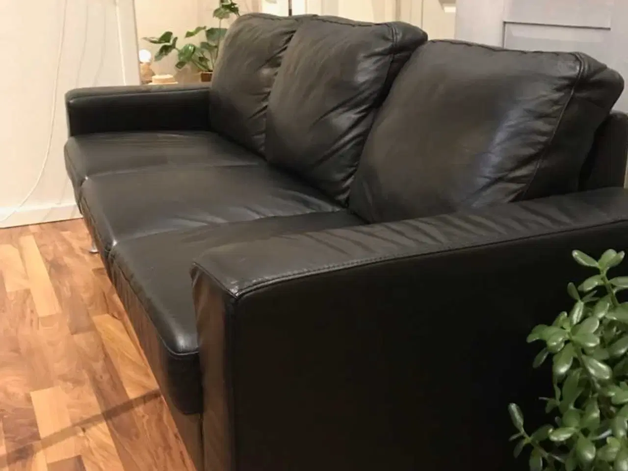 Billede 3 - To og trepersoners sofa i sort læder