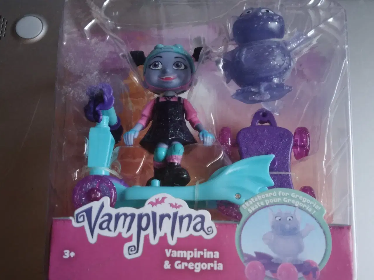 Billede 1 - Vampirina & Gregoris (ny) og Vampirina handsker