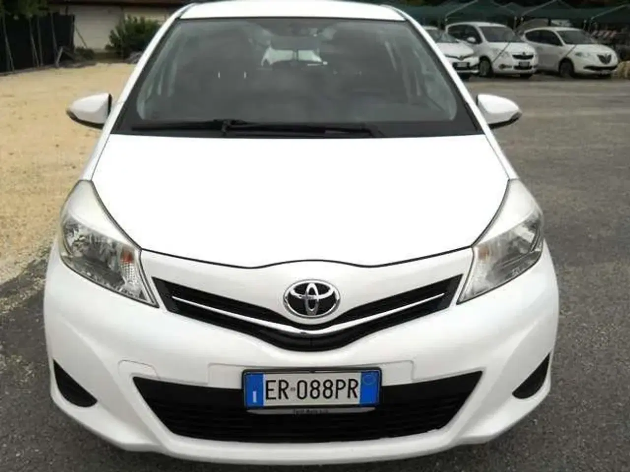 Billede 1 - Toyota Yaris fra 2013 sælges som reservedele.