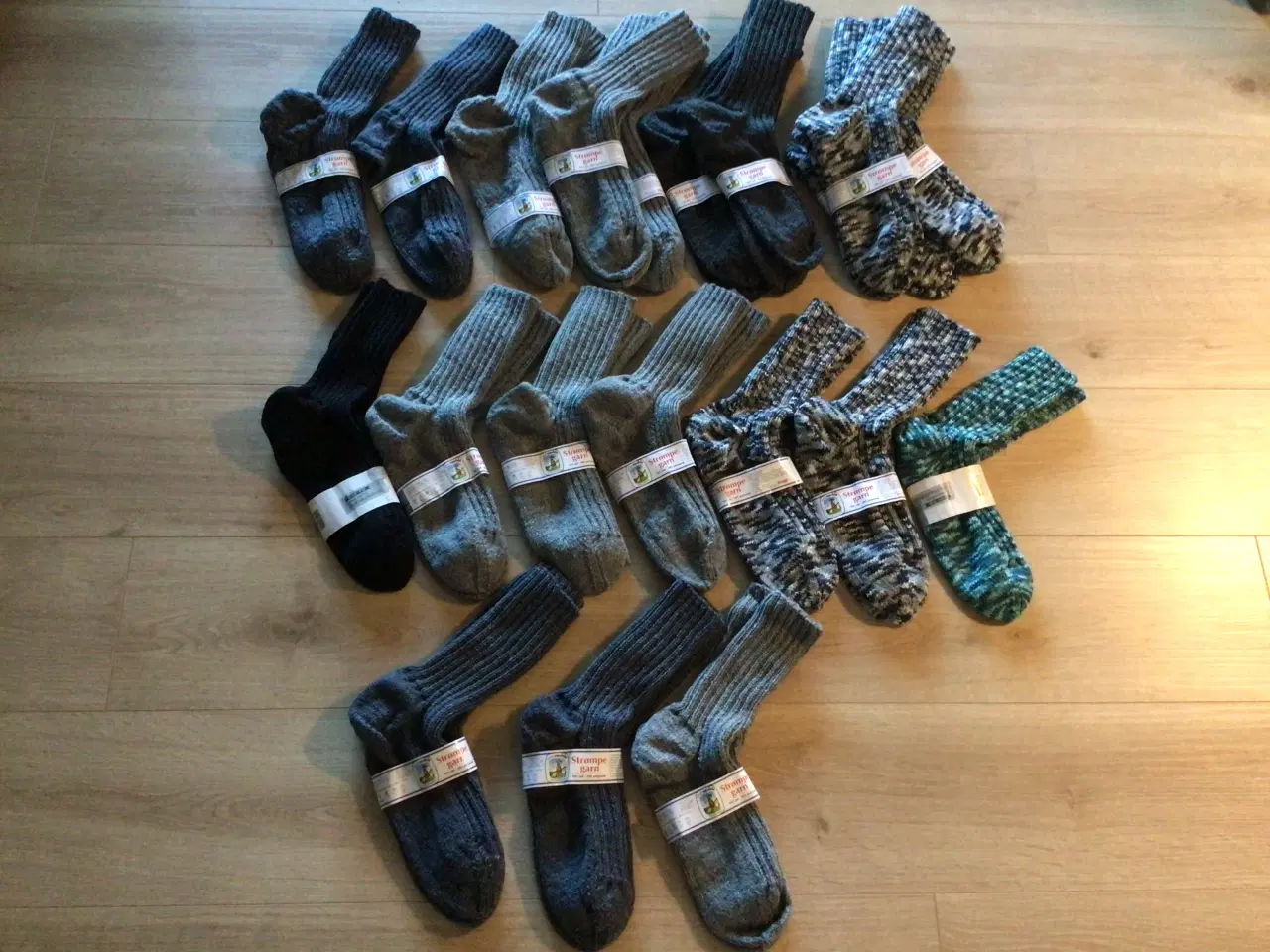 Billede 3 - Hjemme strikkede strømper