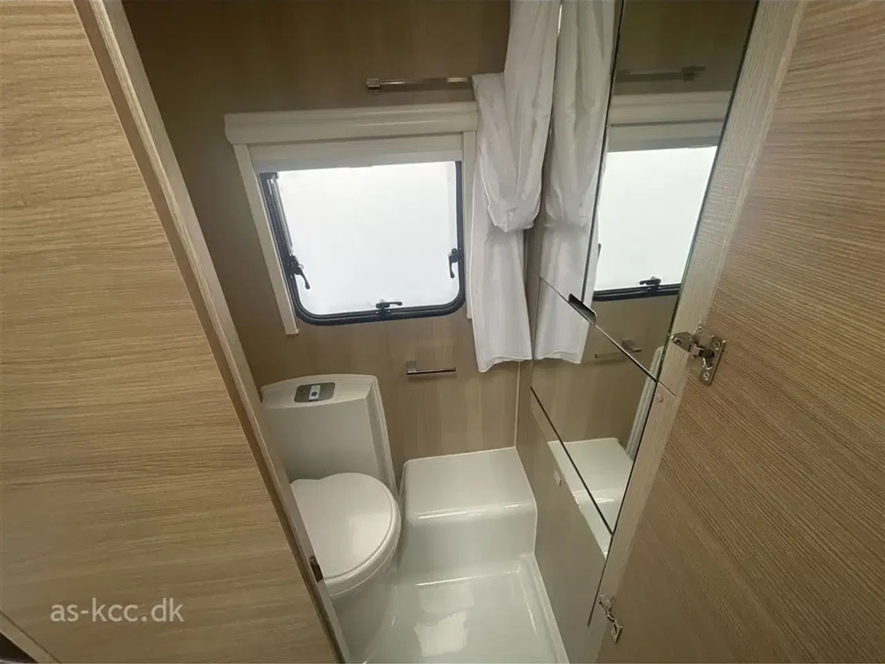 Billede 8 - 2015 - Adria Adora 492 LU   Adria Adora 492 LU årgang 2015 Incl mover, posemarkise 5 sovepladser, 4 siddepladser