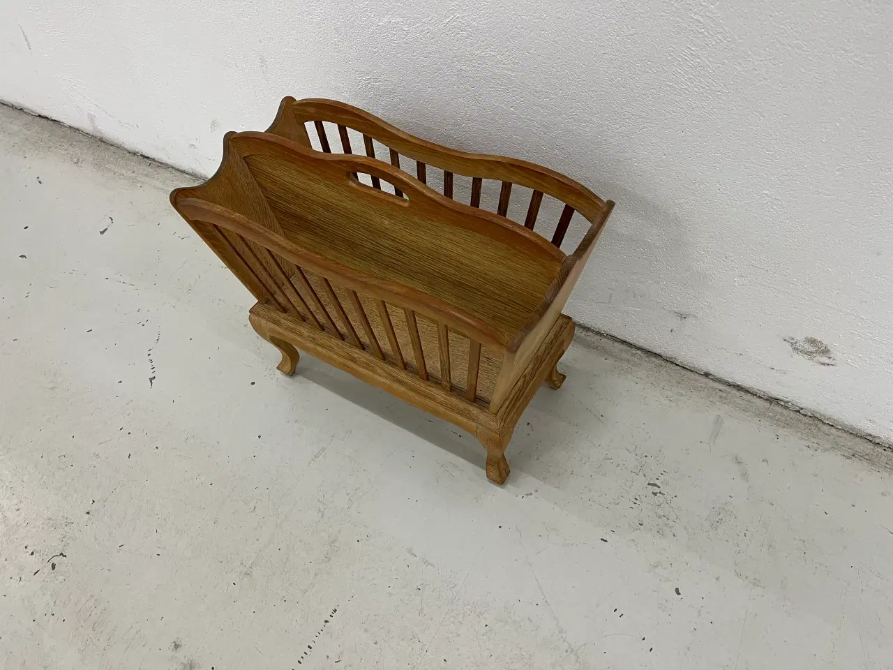 Billede 3 - Klassisk magasinholder i Egetræ.