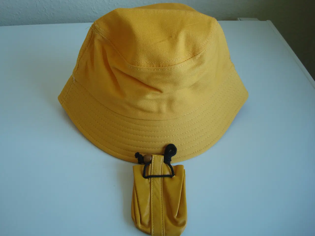 Billede 1 - NY Bøllehat gul og gul nøglepung