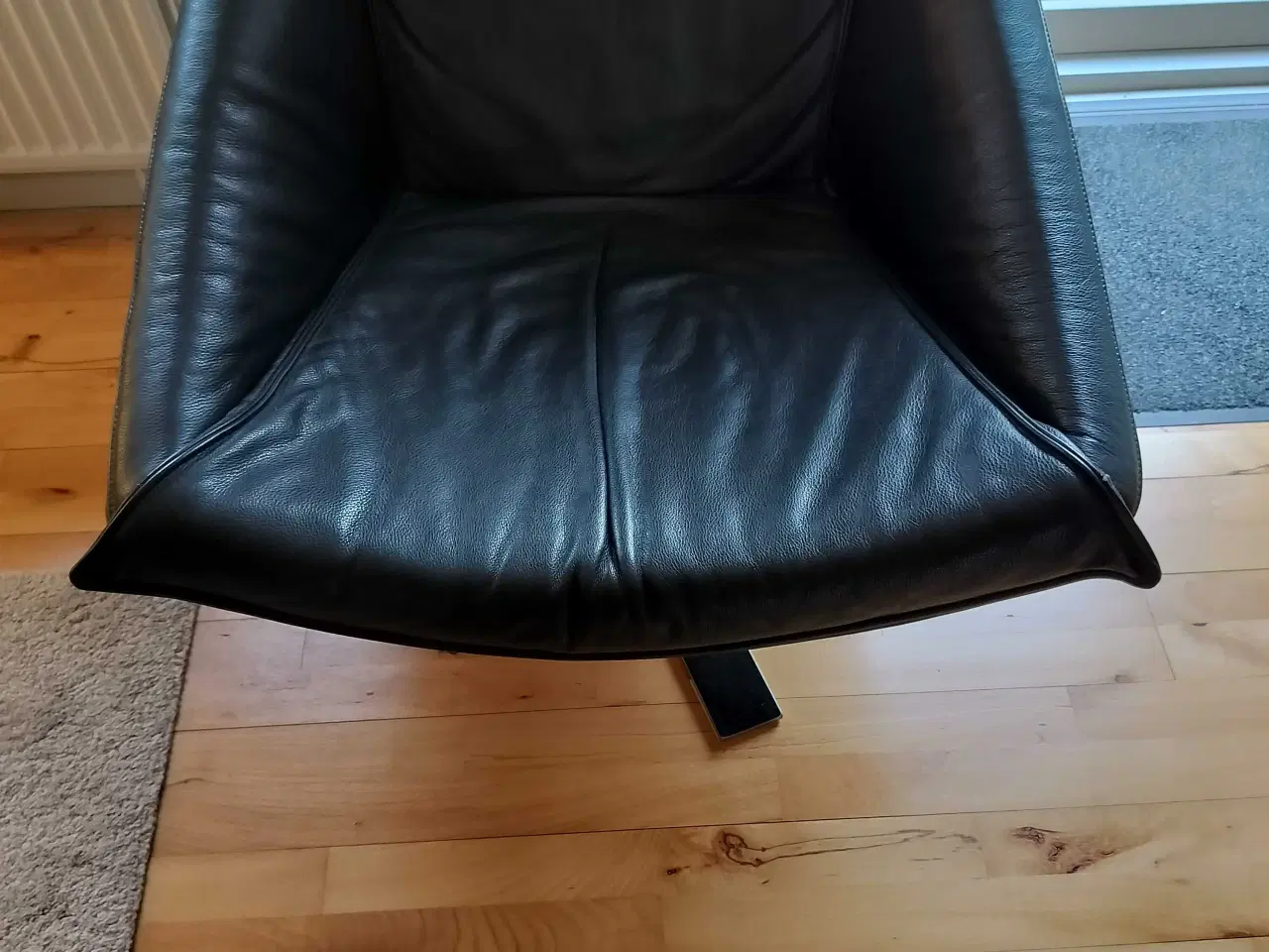 Billede 5 - Sort læder stol 
