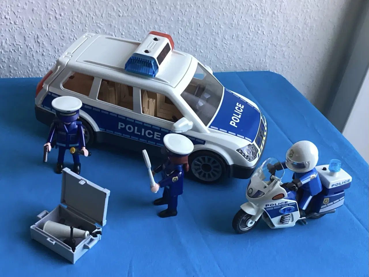 Billede 3 - Playmobil 6920, politibil med lyd og lys, en motor