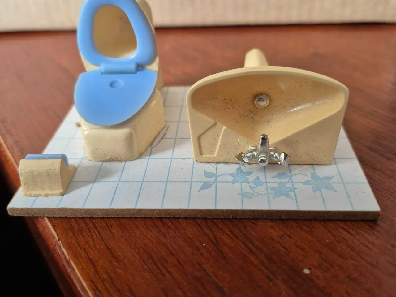 Billede 4 - Ældre dukkehus møbel