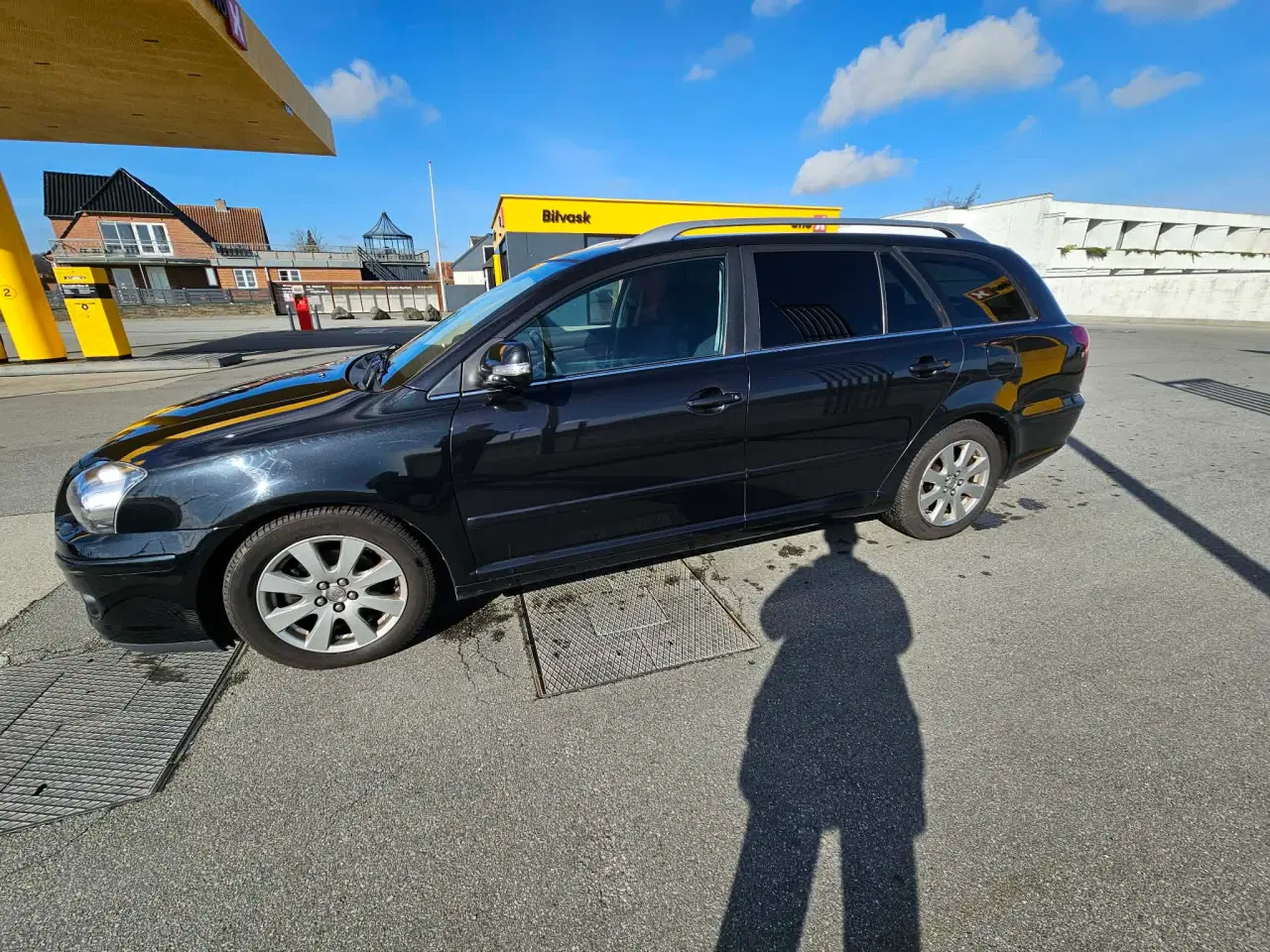 Billede 3 - Pålidelig og rummelig Toyota Avensis stationcar