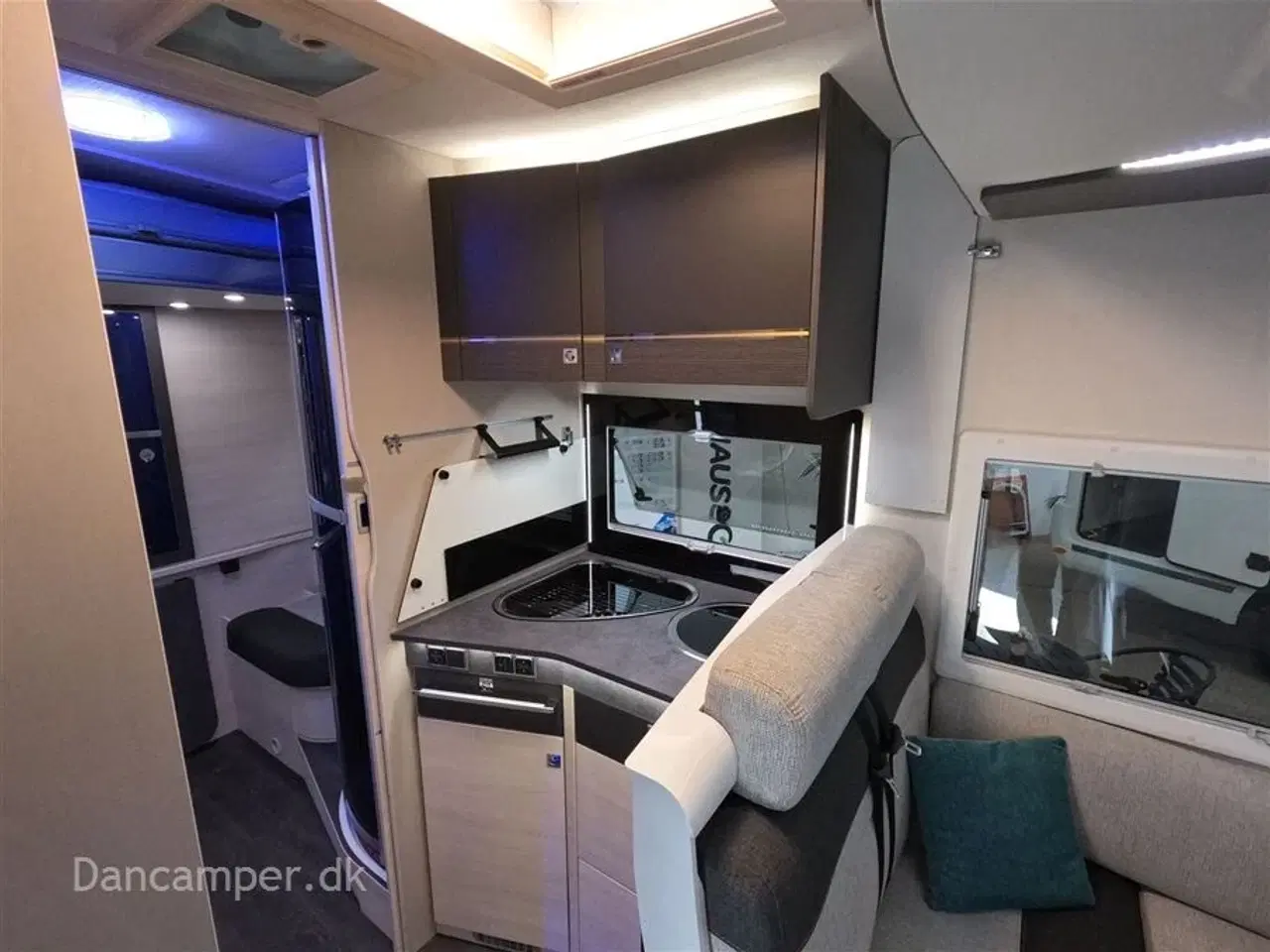 Billede 14 - 2020 - Chausson Welcome Premium 716   Kommissionssalg! Fantastisk delintegreret autocamper med el. sænkbar køjer i bag.og sænkbar dobbeltseng i front, el-markise og NORTRONIX alarm.
