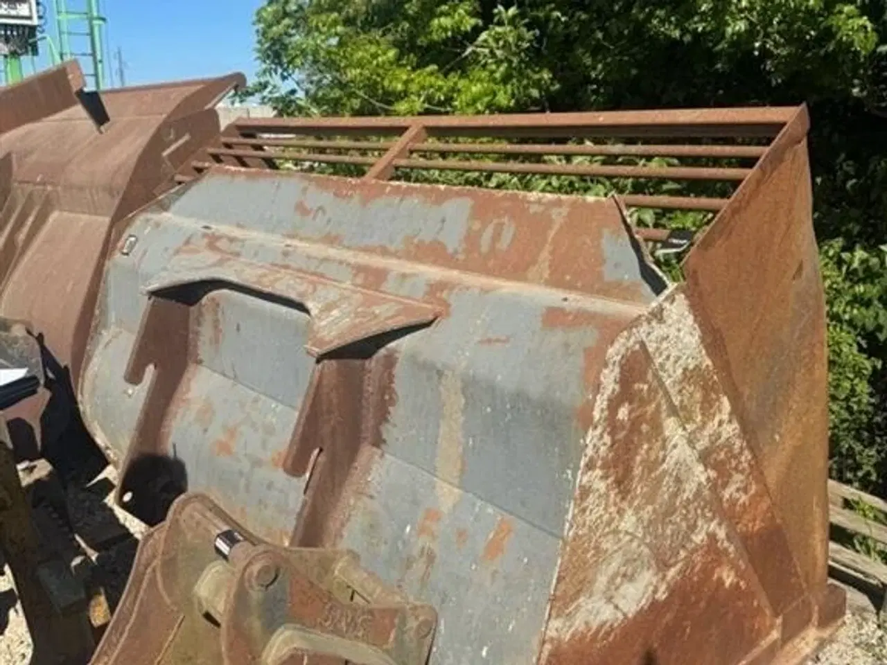 Billede 1 - Volvo Læsseskovl med Volvo beslag og skær