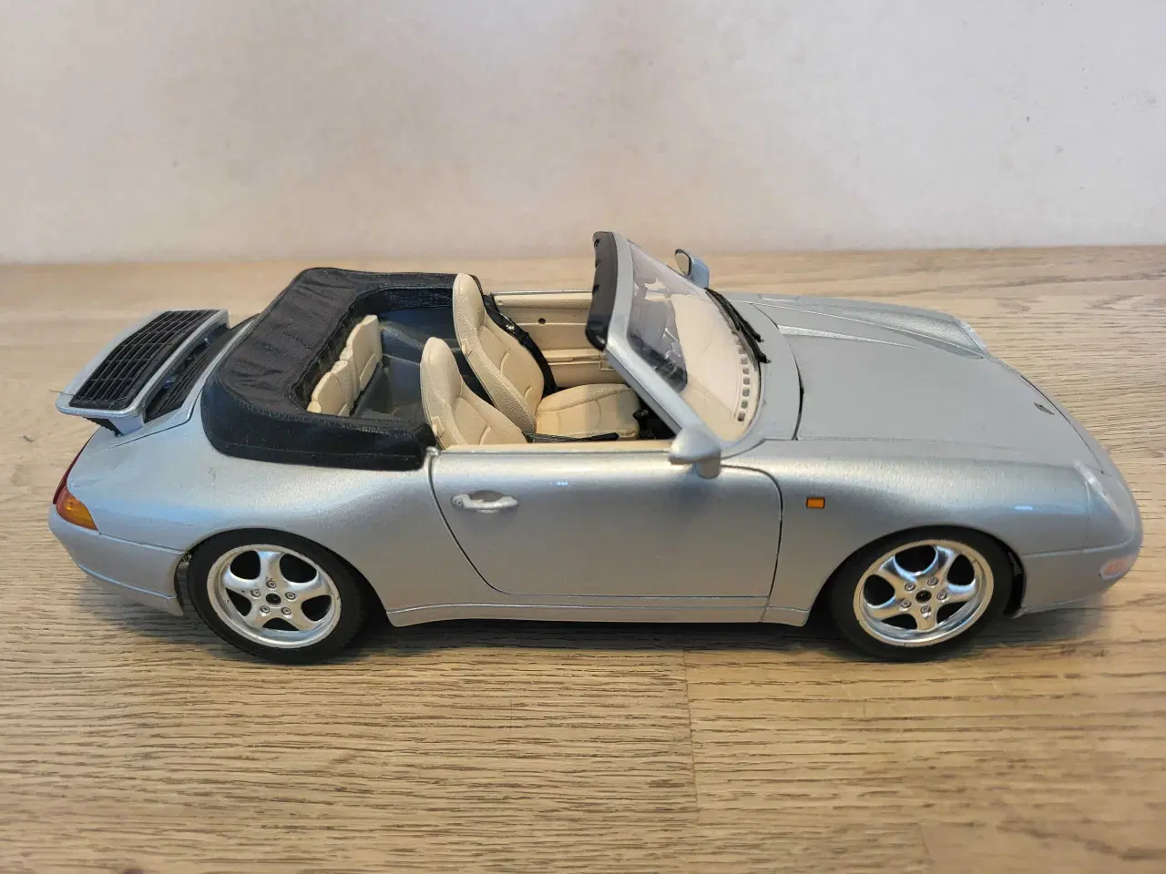 Billede 1 - Modelbil: Porsche 911 Carrera Cabriolet 1993.  Ska
