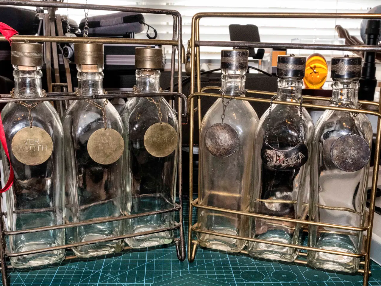 Billede 5 - Tantalus i messing m. originale karafler(med hals.