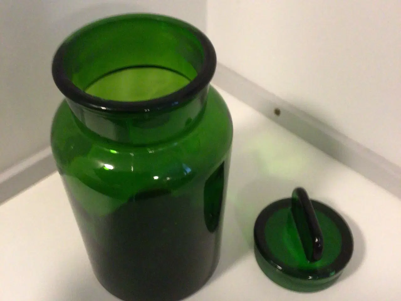 Billede 2 - 2 ældre grønne opbevaringsglas m/glaslåg          