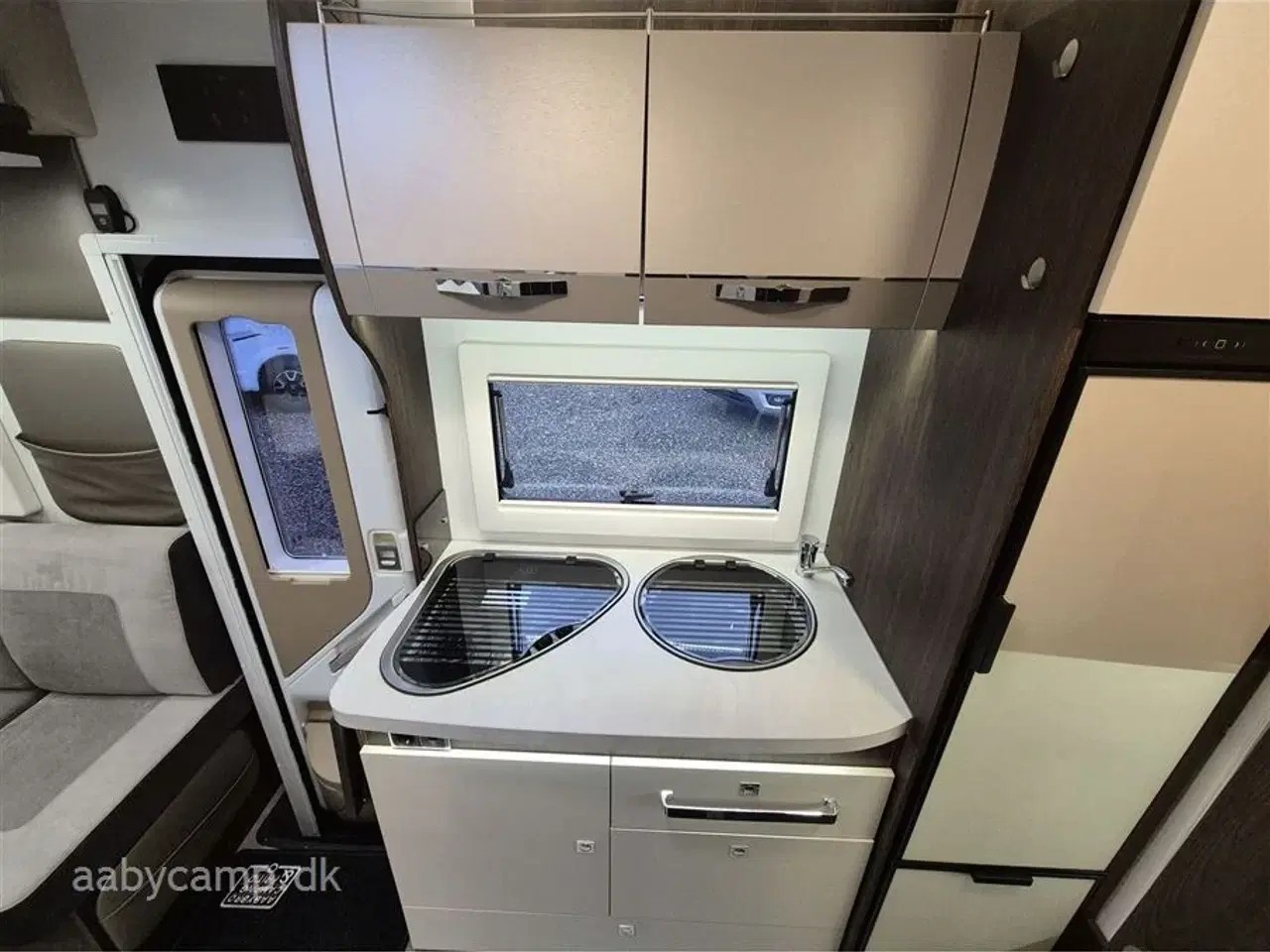 Billede 11 - 2020 - Benimar Tessoro 483   Nk pakke. Automatgear. solceller. Lithium batteri. inverter. maxxfan. Duo control. Markise. helårsdæk. undervognsbehandlet