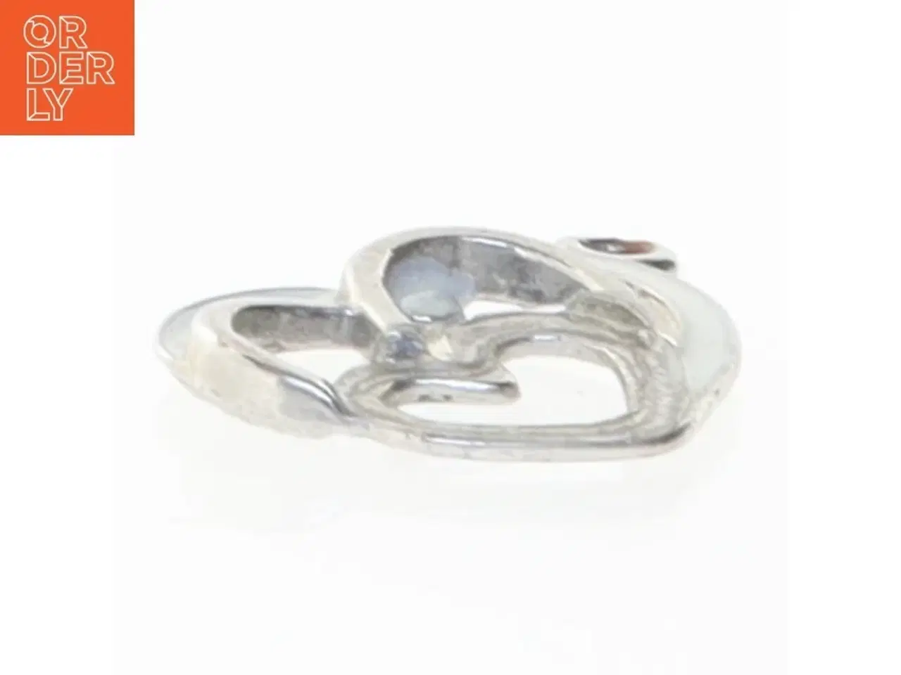 Billede 3 - Sølvfarvet hjertevedhæng (str. 2x1,6 cm)