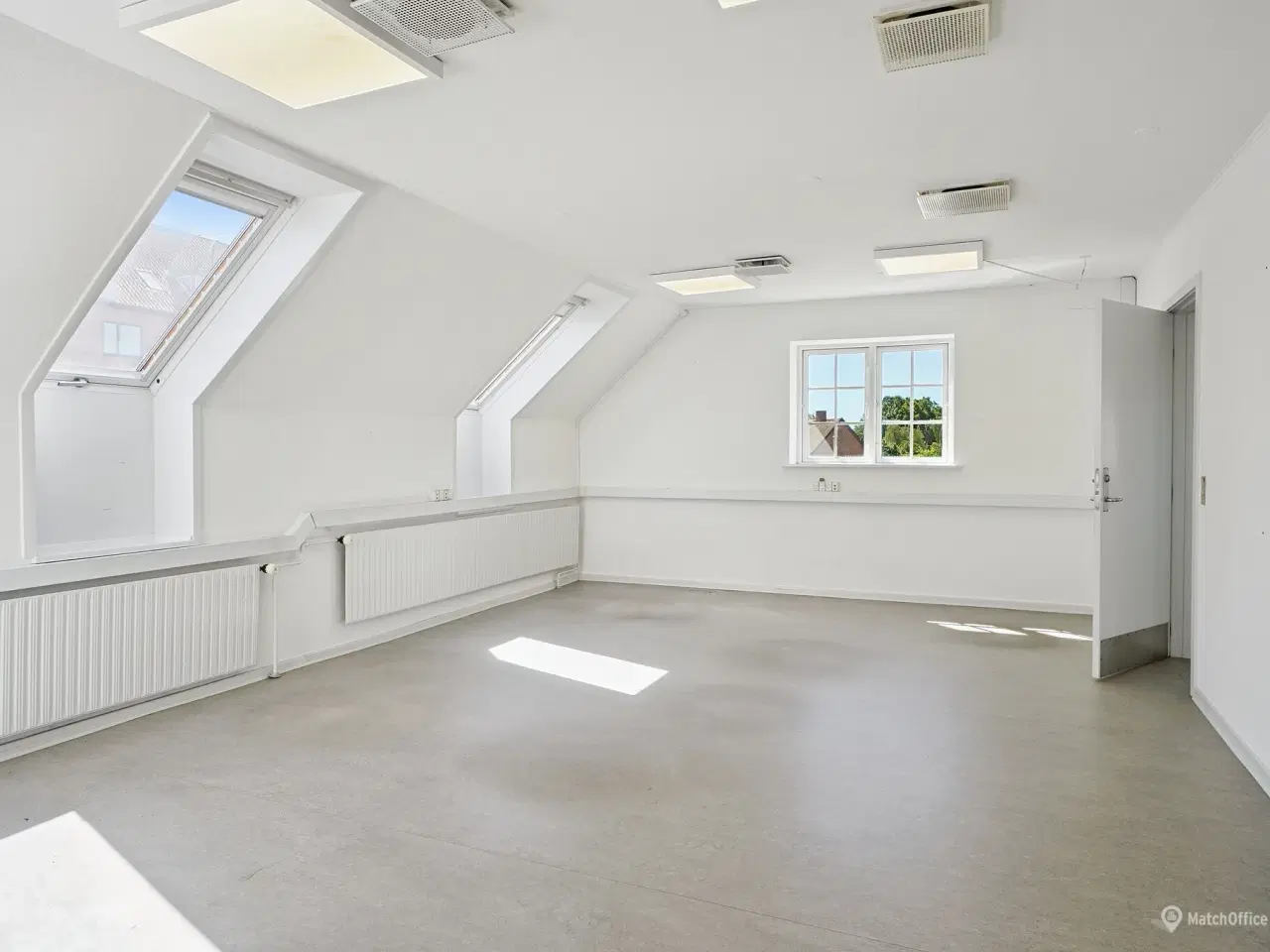 Billede 13 - Velbeliggende erhvervslejemål – ideelt til kontor med lager