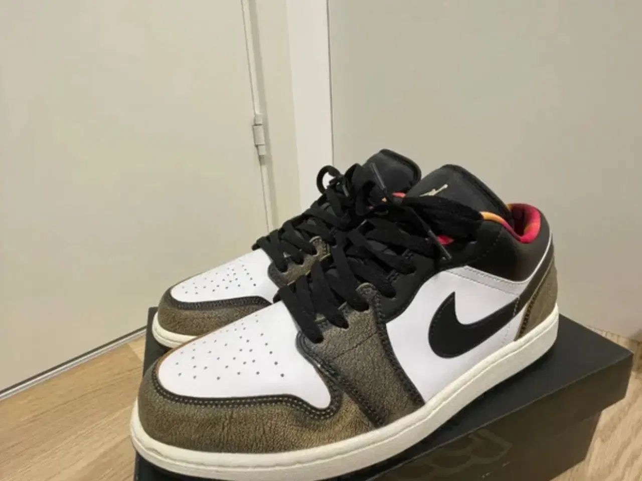 Billede 1 - Air Jordan 1 Low SE Yellow Wear-Away