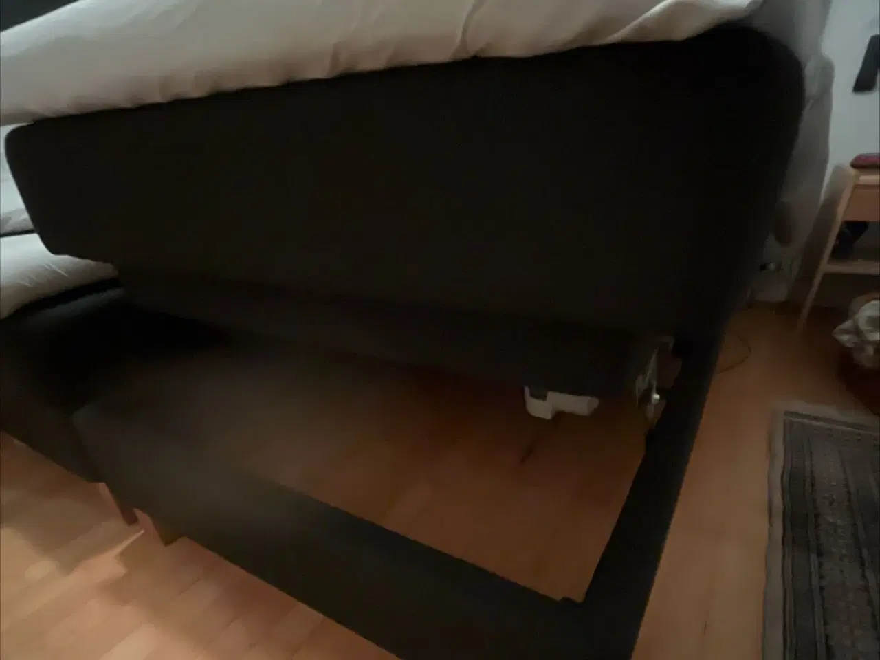 Billede 4 - TEMPUR elevationsseng (2 stk.)Begge incl. gavl.