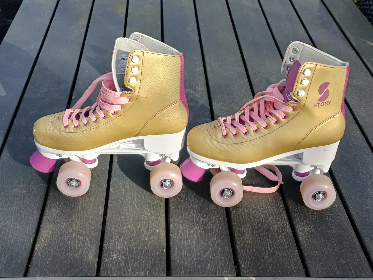 Billede 2 - Rulle skøjter i guld