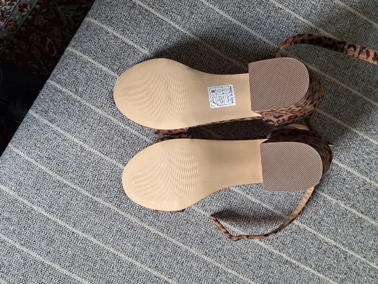 Billede 2 - Bull boxer sandaler leopardprint Dame størrelse 39