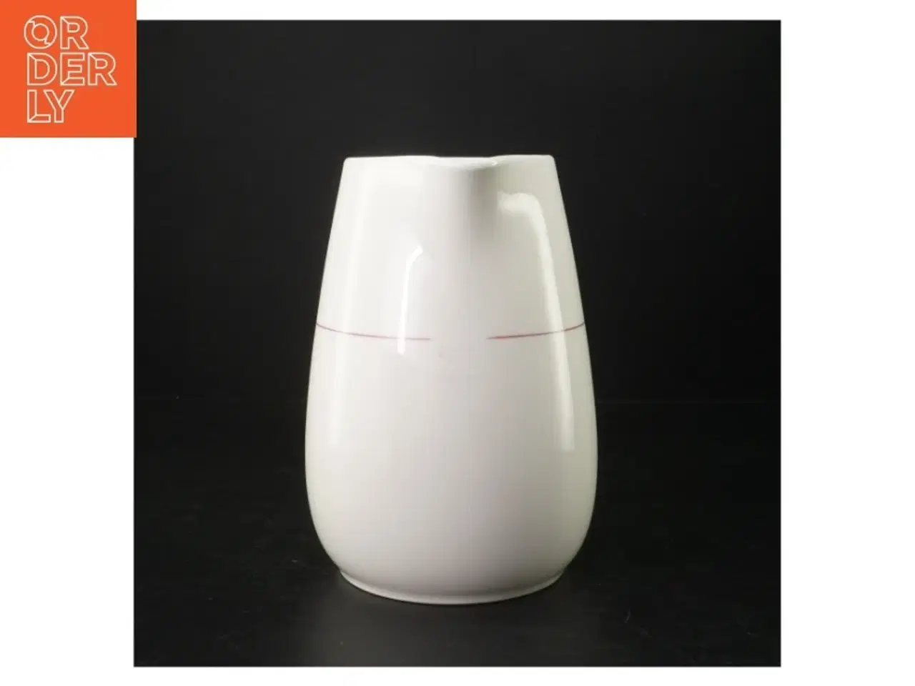 Billede 1 - Hvid porcelænskande med rød kant (str. H. 20 cm. ø. 13,5 cm)