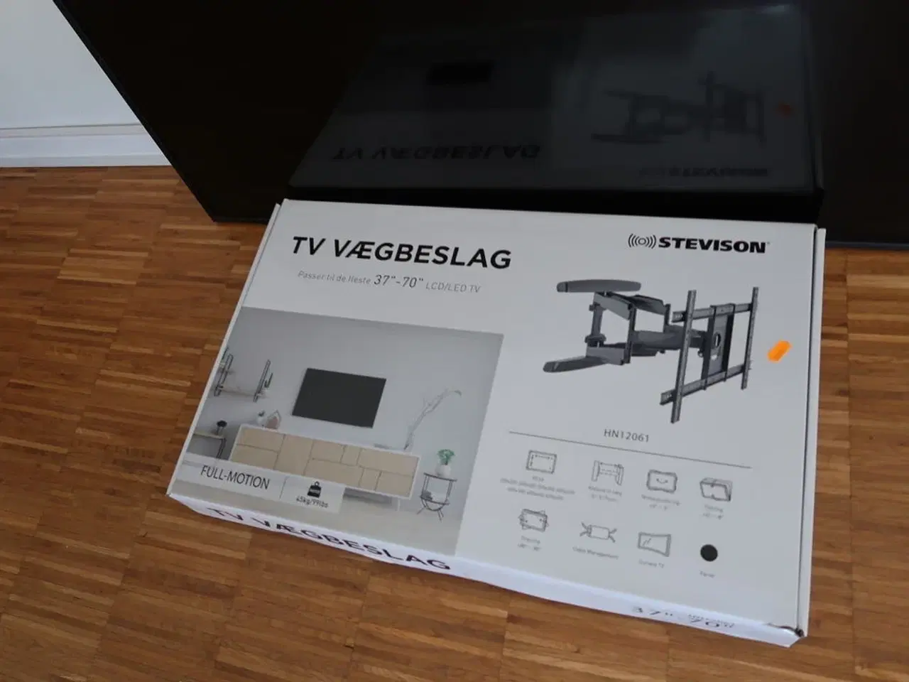 Billede 2 - Fjernsyn SAMSUNG QB55R-B med vægbeslag samt fjernbetjening
