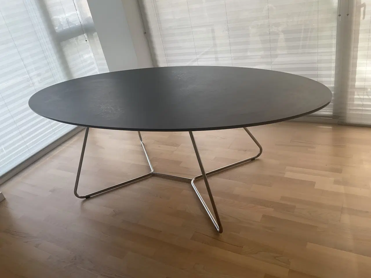 Billede 4 - Peter Boy Design ovalt spisebord i sort laminat me