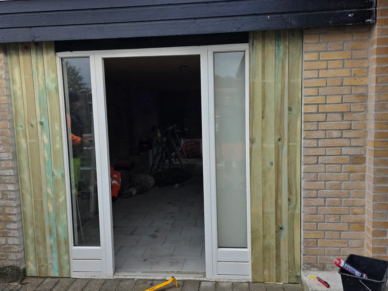 Billede 11 - Jeg udfører belægningsarbejde.