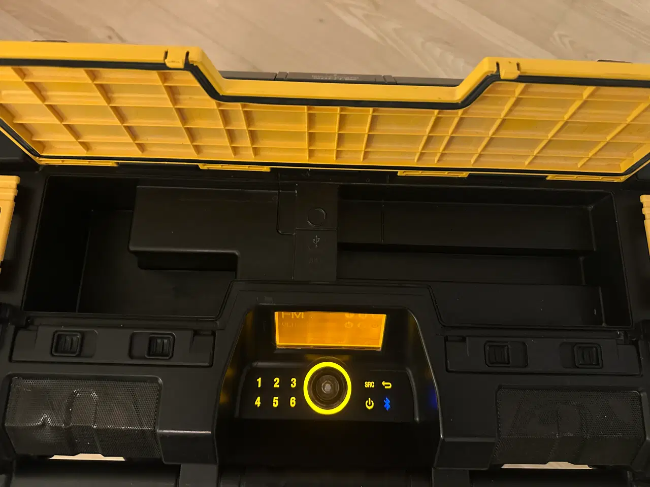 Billede 3 - DeWALT Jobsite Radio with Battery Charger – Portab