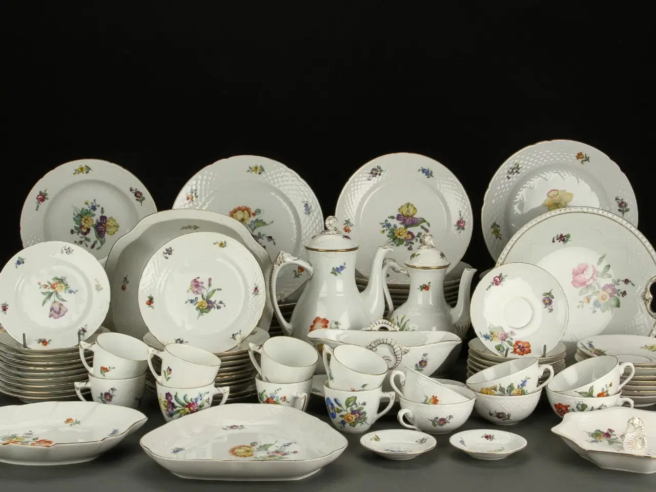 Billede 1 - 20-50% rabat på BG Saksisk Blomst Hvid. Pris fra 