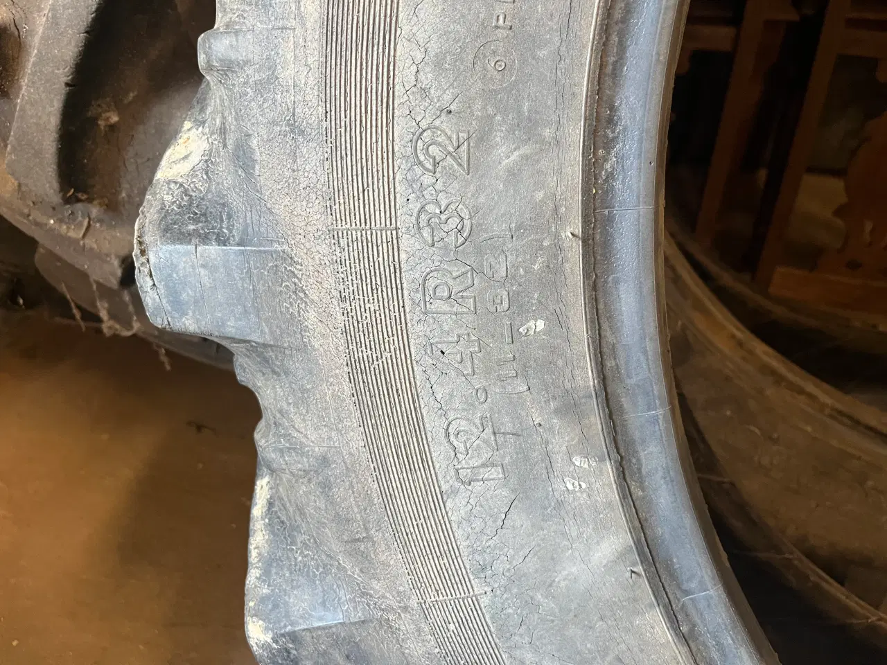 Billede 3 - Traktor dæk 12,4 r 32