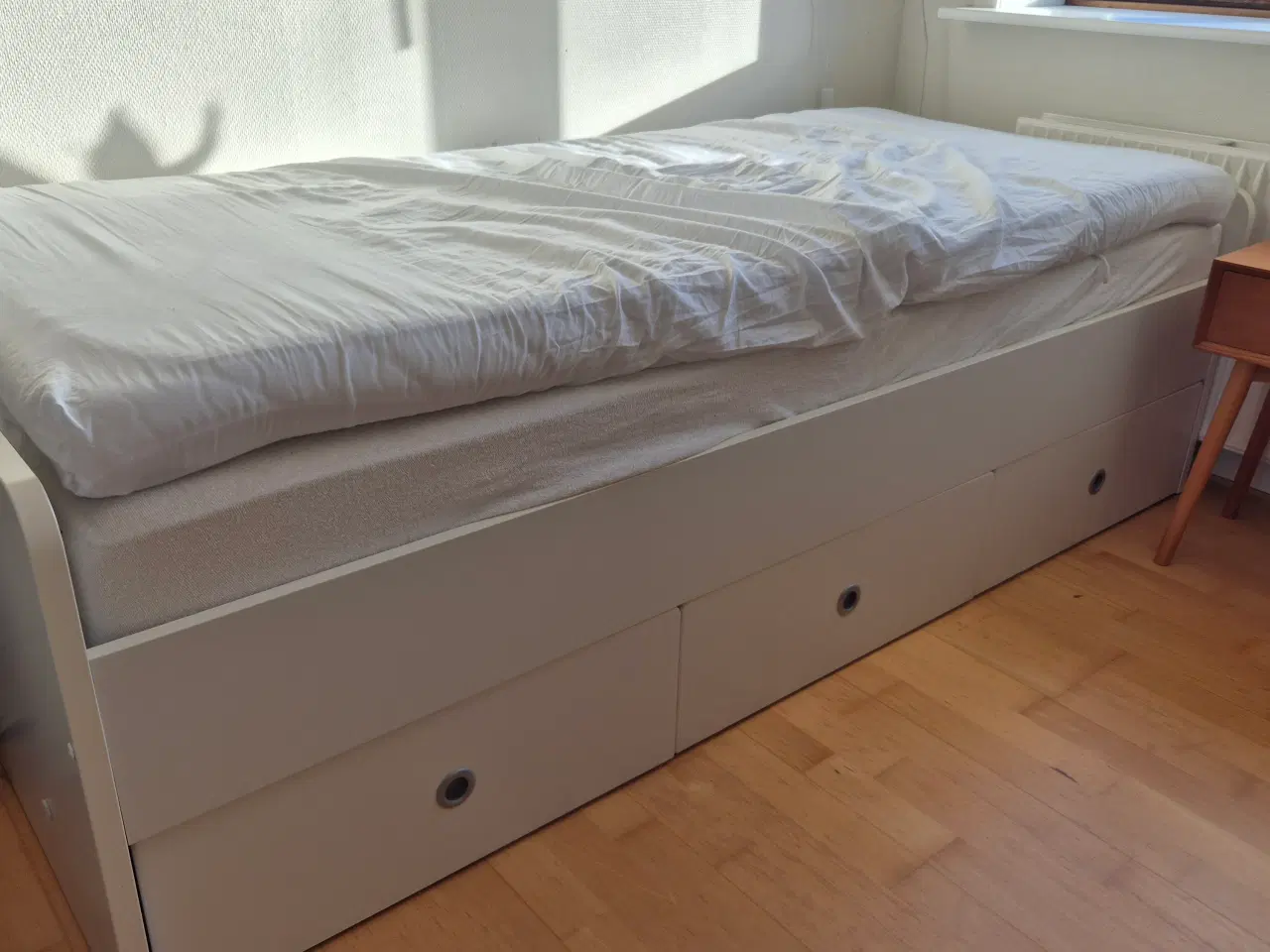 Billede 1 - Seng med opbevaring