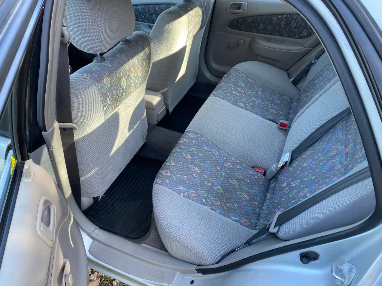 Billede 12 - Toyota Corolla 1.3 4d sølvmetal