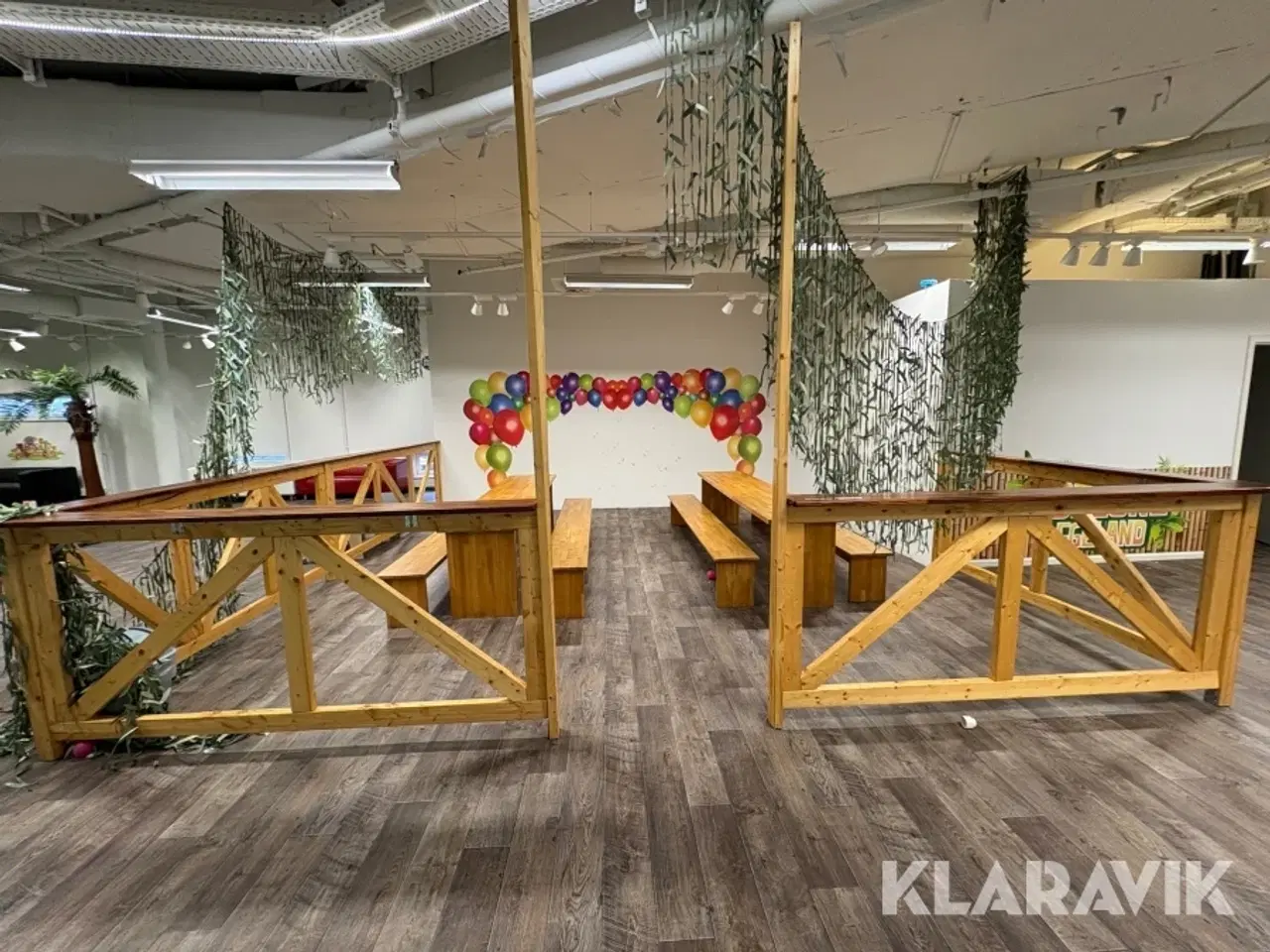 Billede 2 - Bordebænkesæt og indhegning