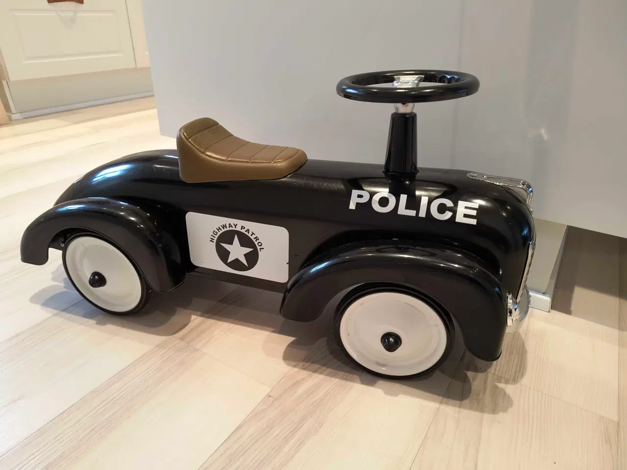 Billede 3 - Gåbil Politi