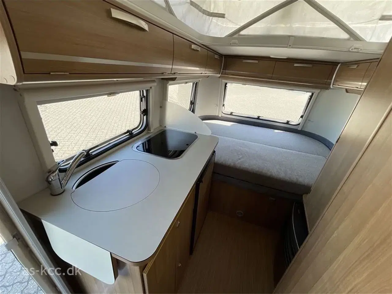 Billede 6 - 2014 - Hymer Touring 430 GT   Hymer Touring Triton 430 GT årgang 2014 3 sovepladser, 2 siddepladser, Mover, Cykelholder, Solsejl. 2 fl. 6 kg gas tomme, Reservehjul.