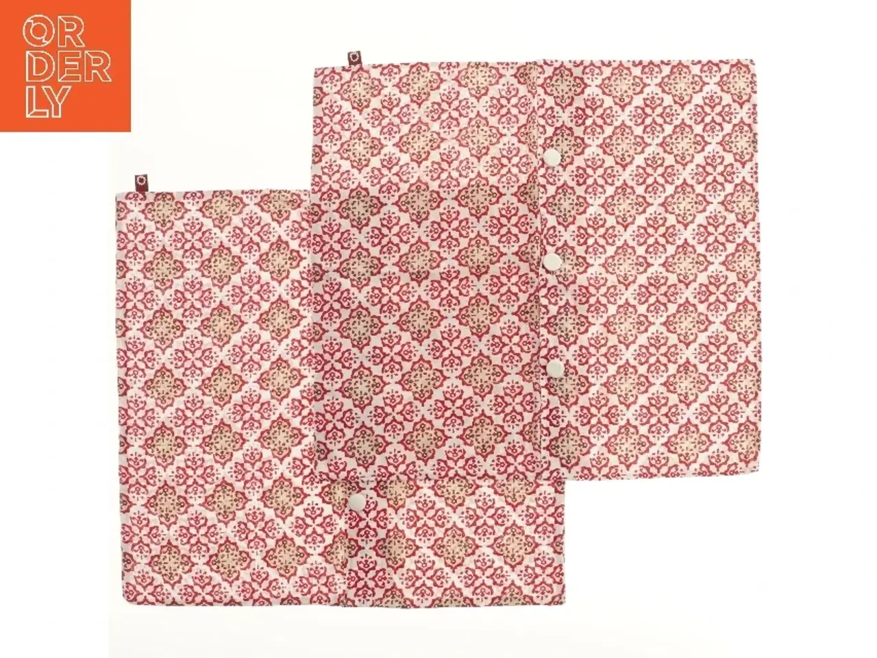 Billede 1 - Sæt af røde mønstrede stofstykker (str. 2 styk, 47x50 cm)