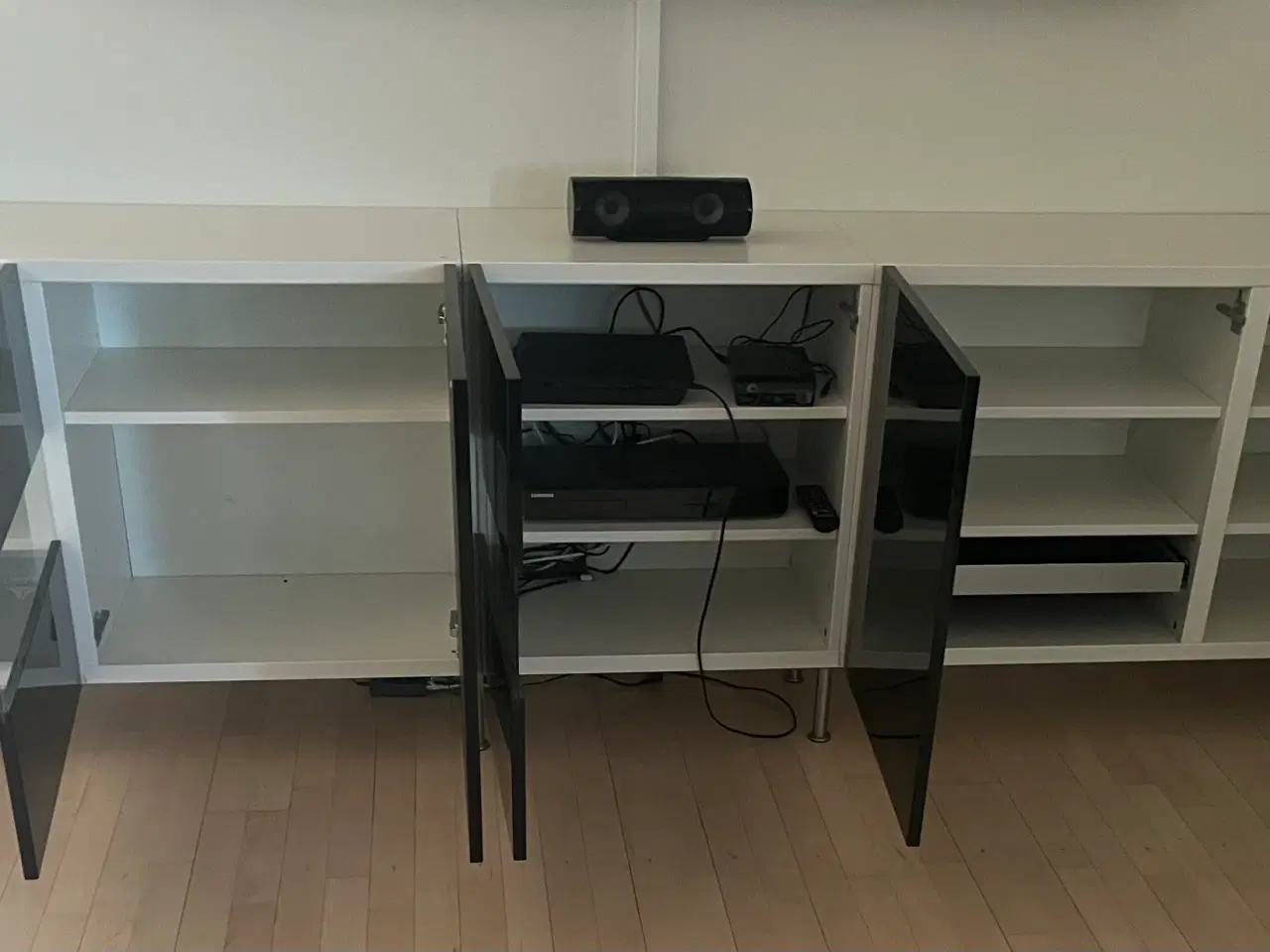 Billede 2 - Ikea skab