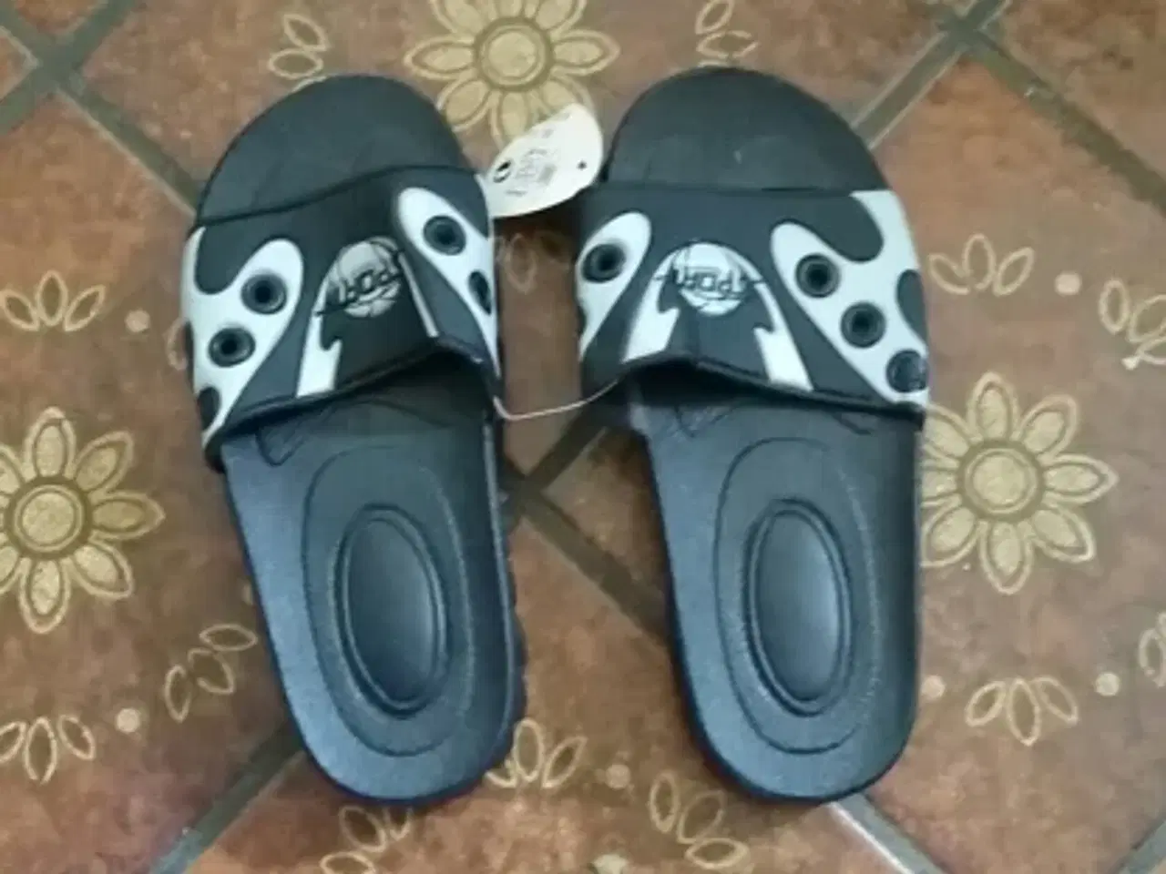 Billede 1 - Str 33 et par klip klapper