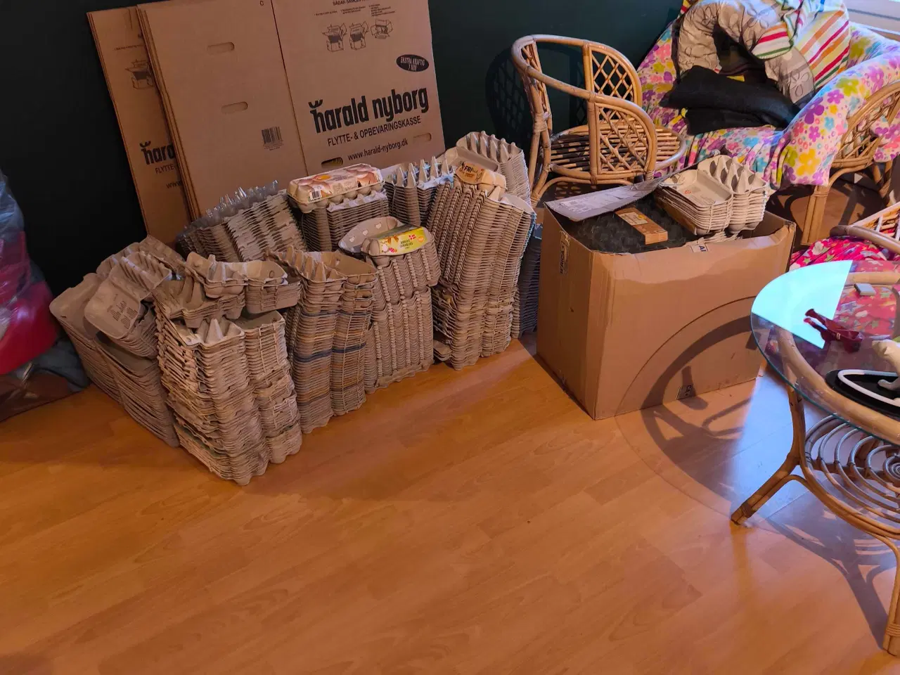 Billede 4 - Masser af æggebakker nogle helt nye