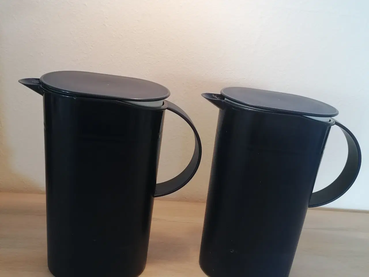 Billede 4 - Tupperware kander til saft/ vand m.m.