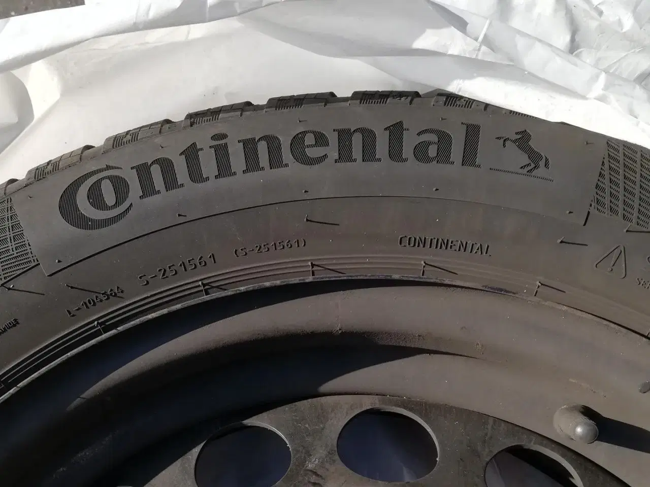 Billede 2 - 16 tommer vinter dæk på fælg. Continental. 195/60 