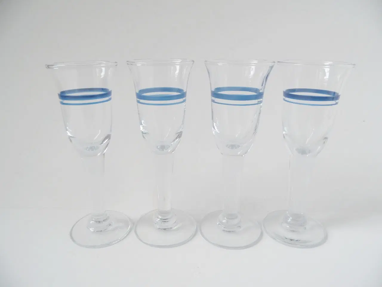Billede 1 - Blå Klokke 4 stk. snapseglas