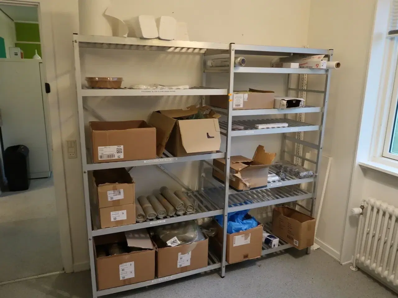 Billede 1 - 2 stk. fødevarereoler med affaldssække, poser, folie m.m.