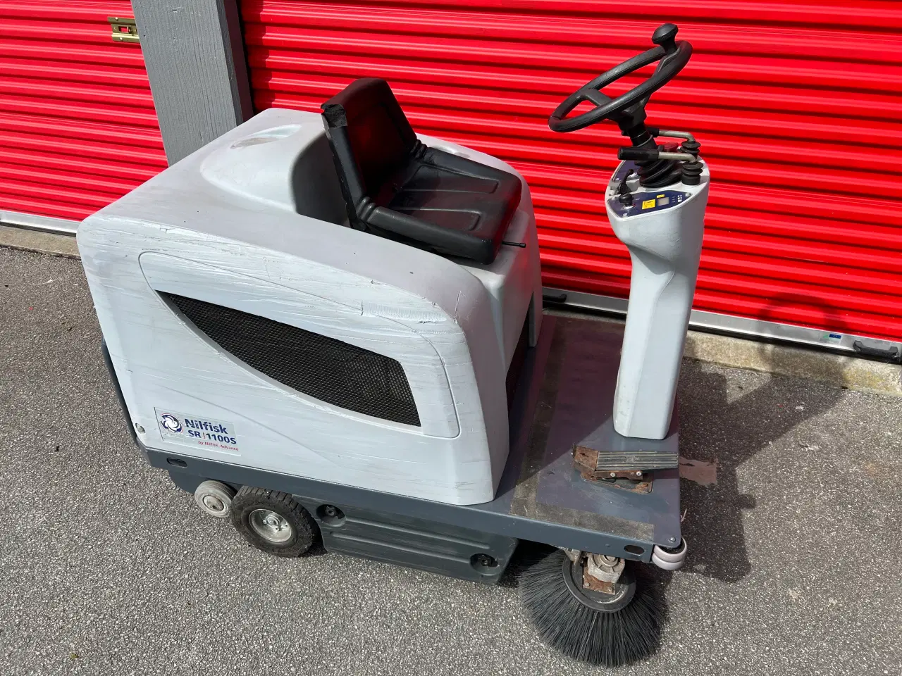 Billede 1 - Nilfisk SR 1100S Fejemaskine