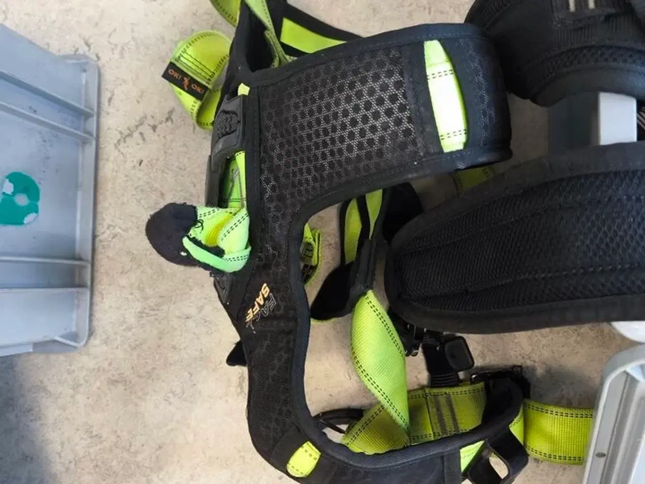 Billede 3 - Kasse m. sikringsgrej samt div.