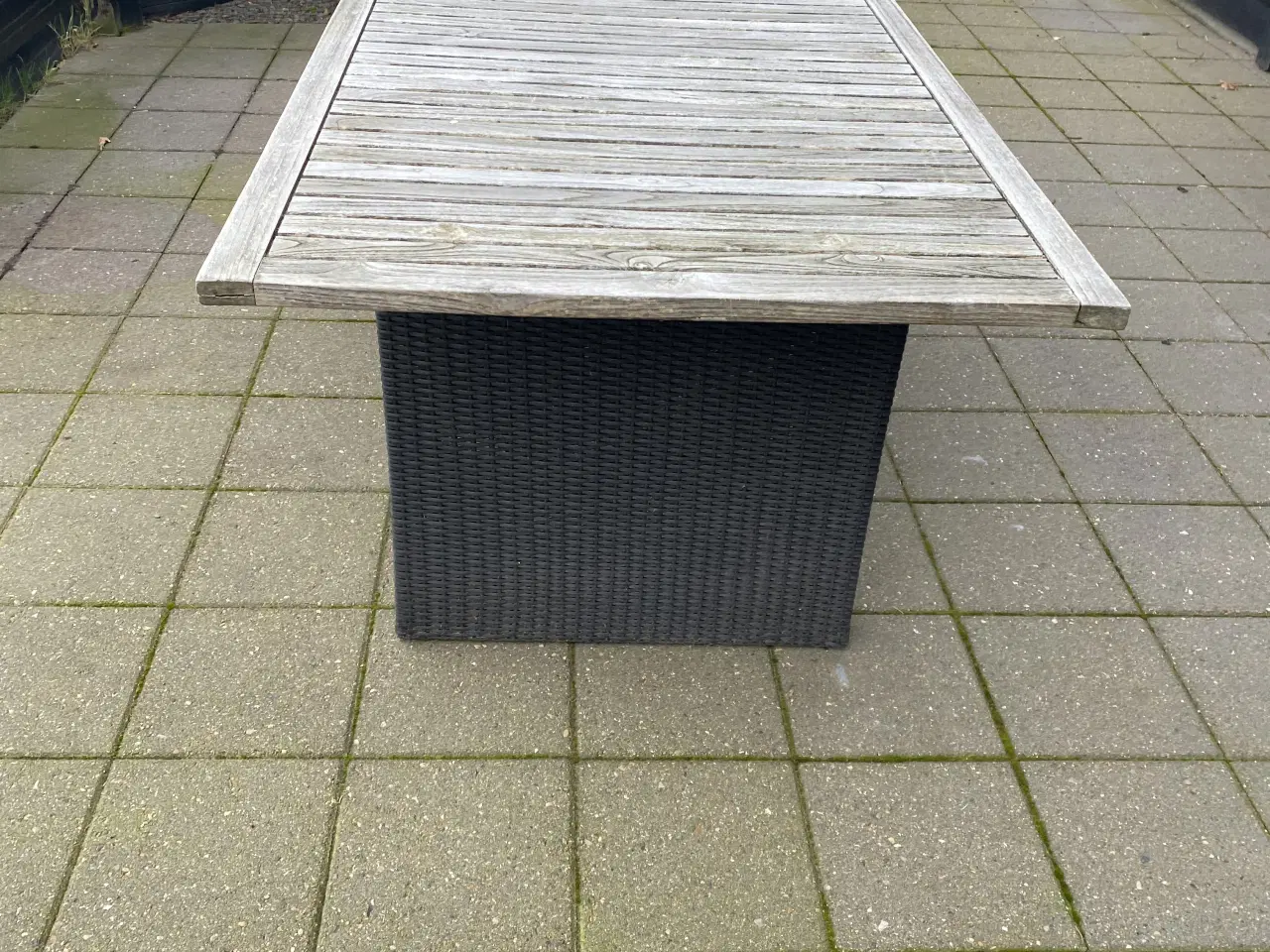 Billede 3 - Stort havebord med træbordplade til 8 personer 