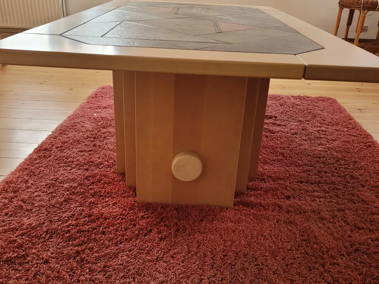 Billede 1 - Sofabord i lakeret bøg med kakler 