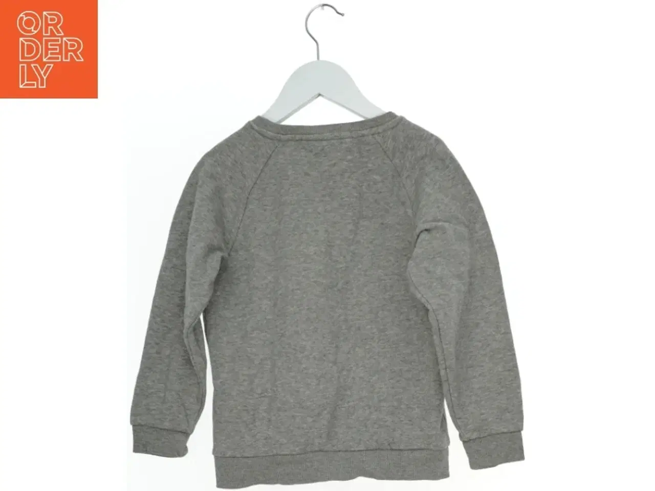 Billede 2 - Grå sweatshirt med 'HEY' tryk fra Name It (str. 116)